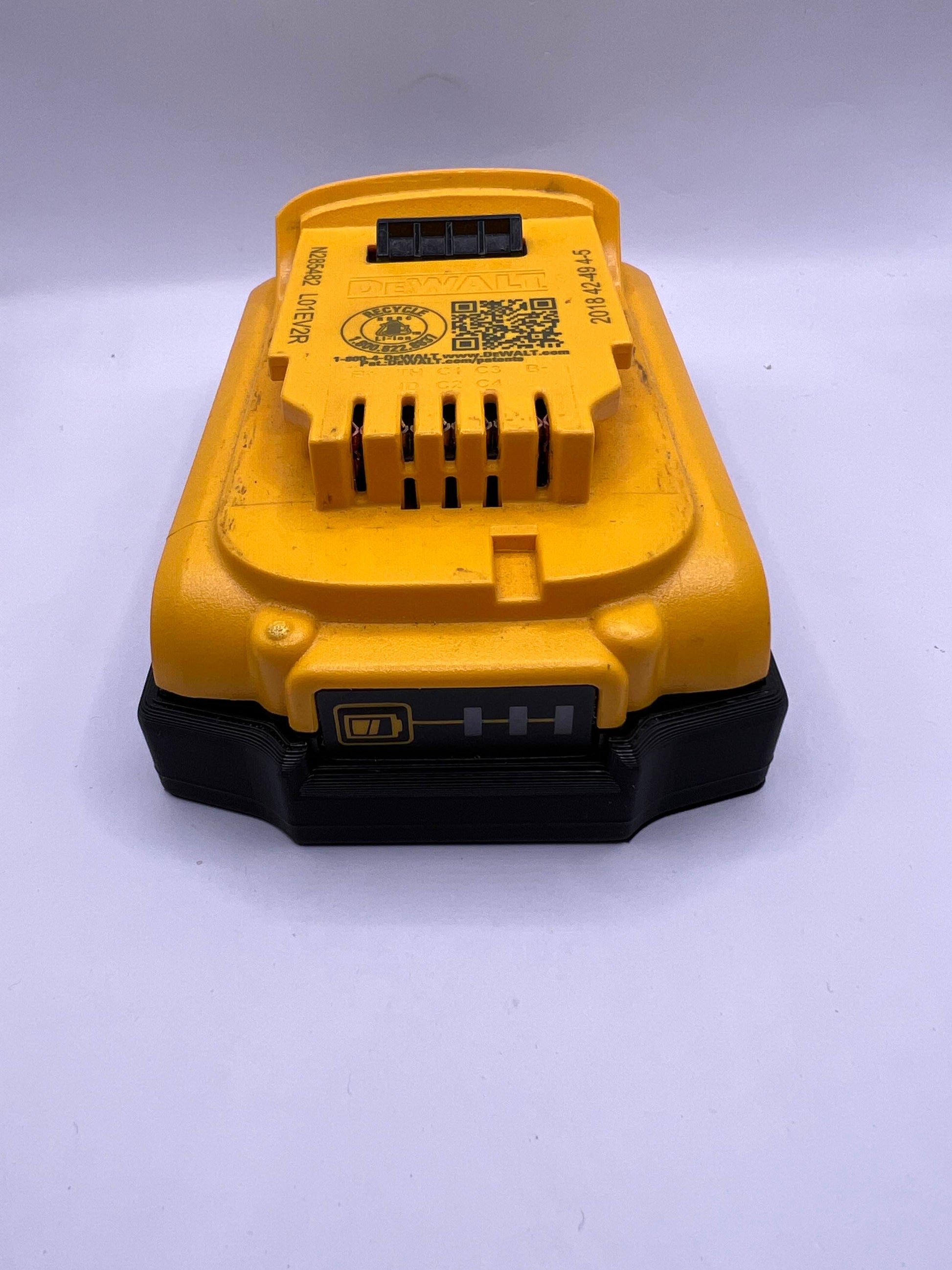 STS Auto Design DWDC201 DeWalt 20V DCB201/DCB203 Battery Magnetic Cover