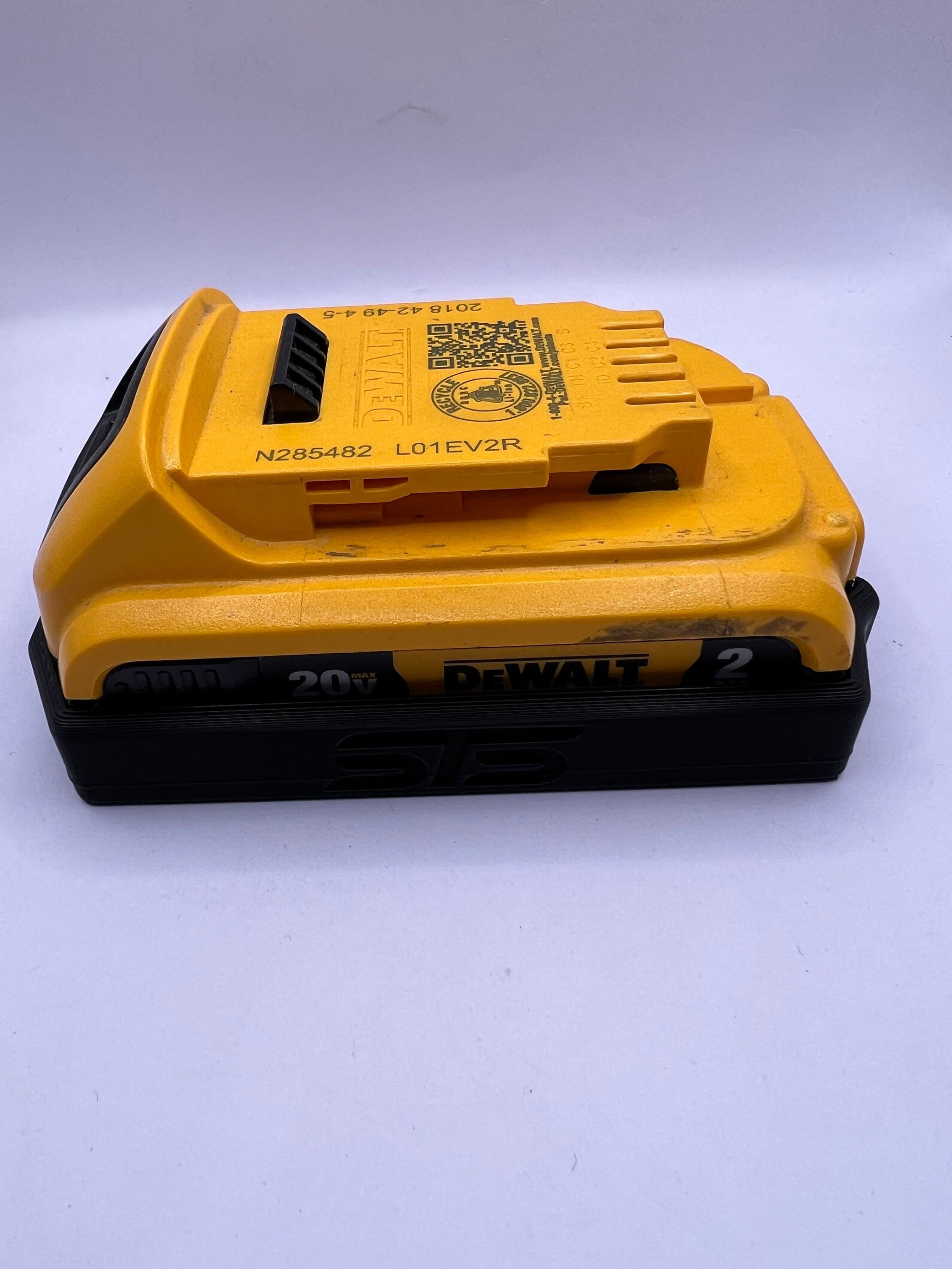 STS Auto Design DWDC201 DeWalt 20V DCB201/DCB203 Battery Magnetic Cover