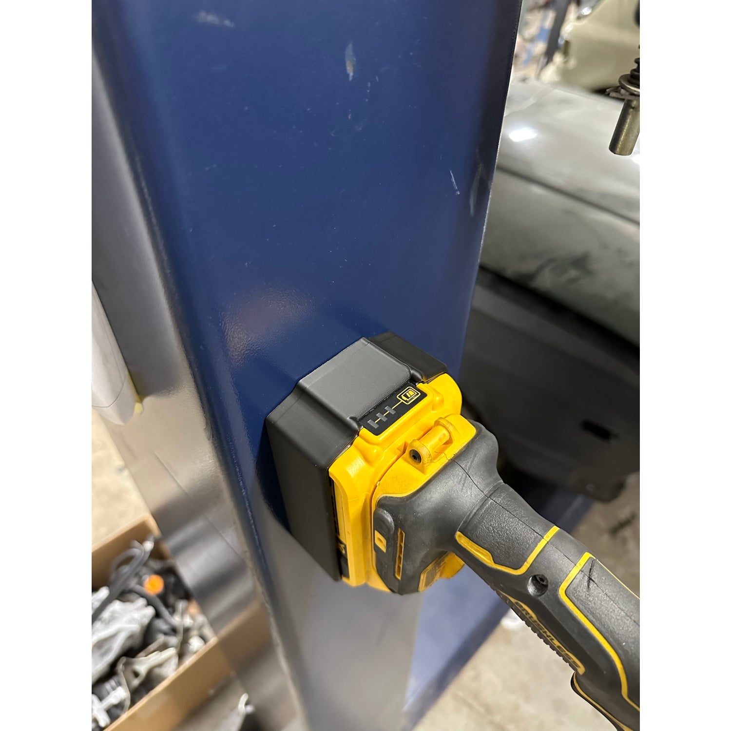 STS Auto Design DWDC205 DeWalt 20V 5.0Ah DCB205 Magnetic Battery Cover, Black