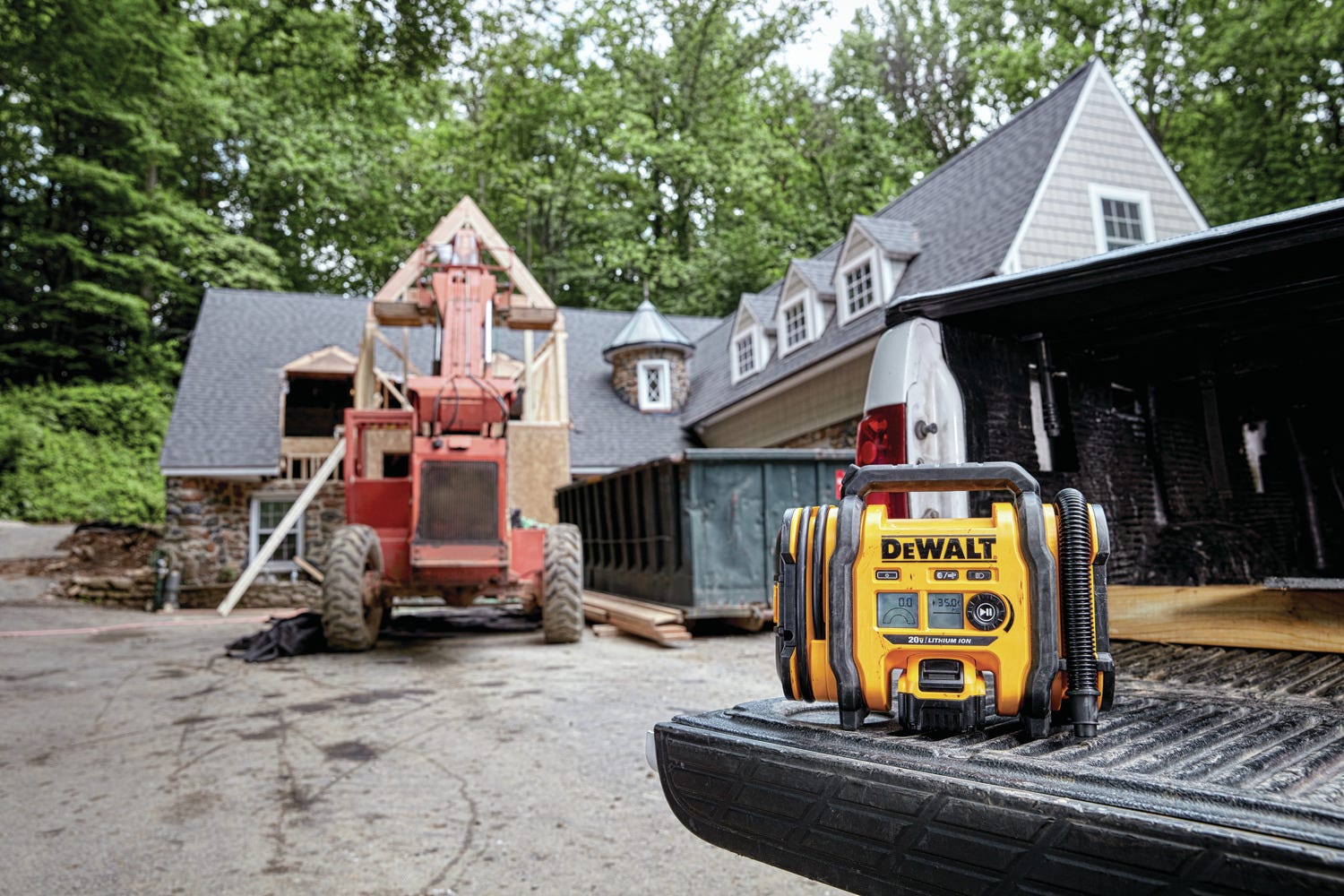 DeWalt DCC020IB 20V MAX Corded/Cordless Air Inflator, No Battery