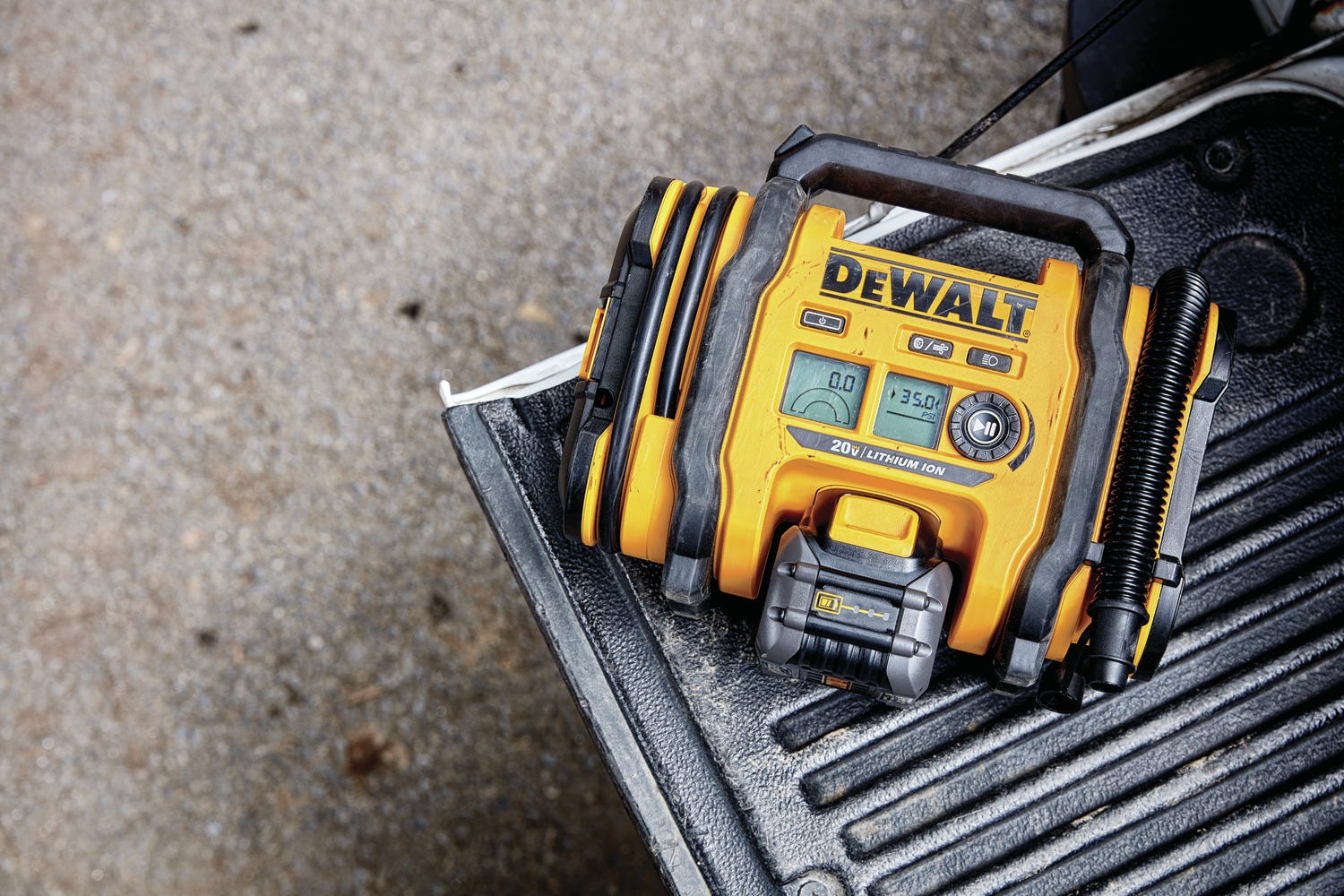 DeWalt DCC020IB 20V MAX Corded/Cordless Air Inflator, No Battery