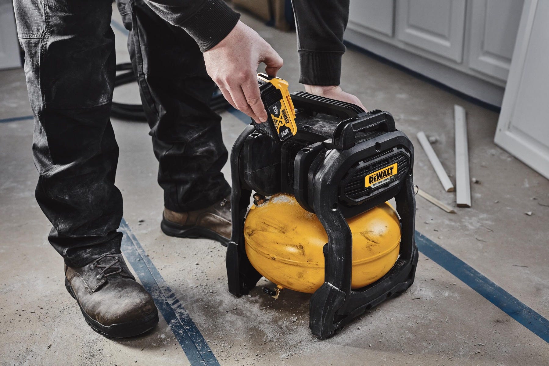 DeWalt DCC2520B 20V MAX 2-1/2 Gal. Brushless Cordless Air Compressor, Tool Only