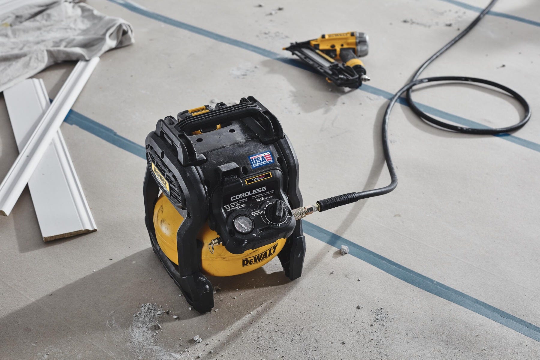 DeWalt DCC2520B 20V MAX 2-1/2 Gal. Brushless Cordless Air Compressor, Tool Only