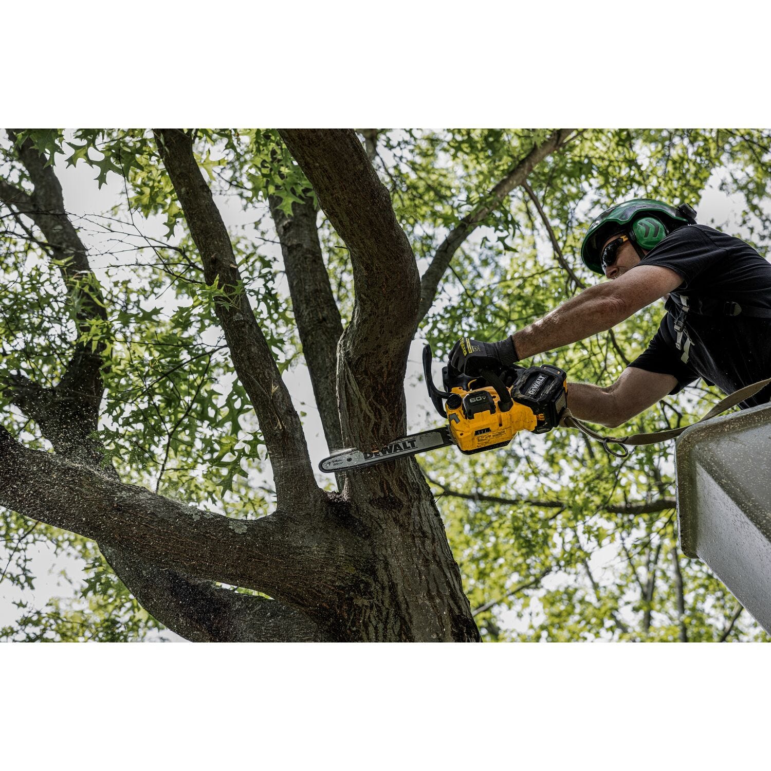 DeWalt DCCS674X2 FLEXVOLT 20V/60V MAX Brushless 14 in. Chainsaw 9.0Ah Kit