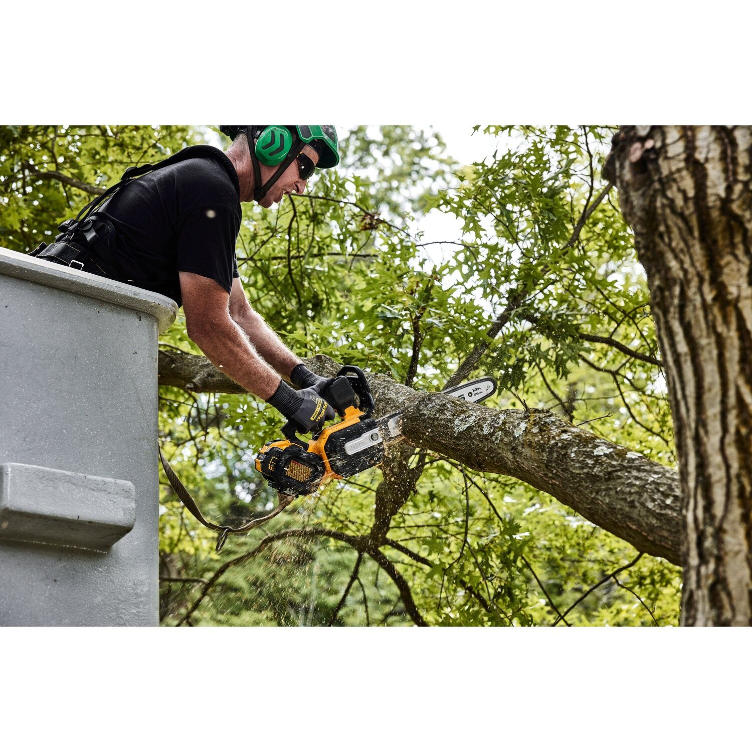 DeWalt DCCS674X2 FLEXVOLT 20V/60V MAX Brushless 14 in. Chainsaw 9.0Ah Kit