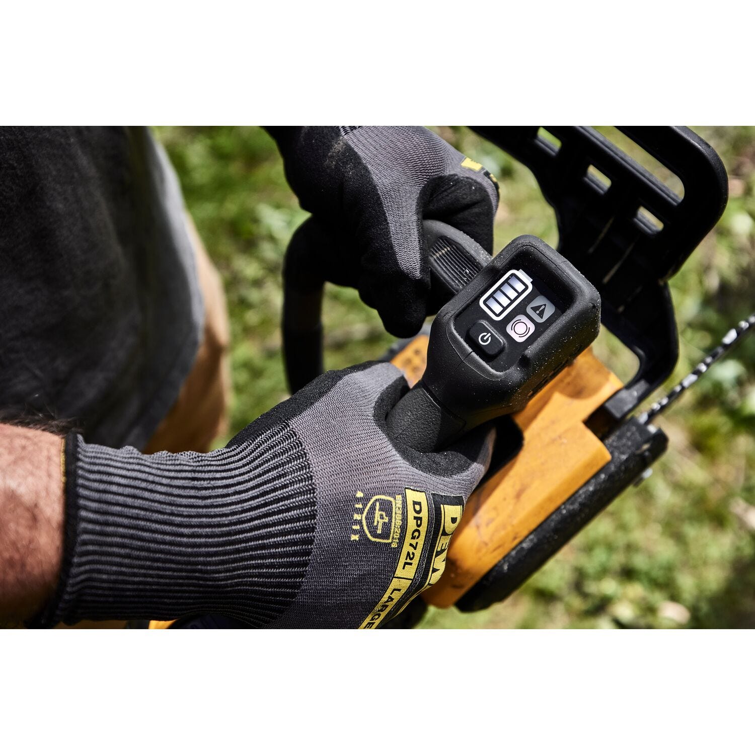 DeWalt DCCS674X2 FLEXVOLT 20V/60V MAX Brushless 14 in. Chainsaw 9.0Ah Kit