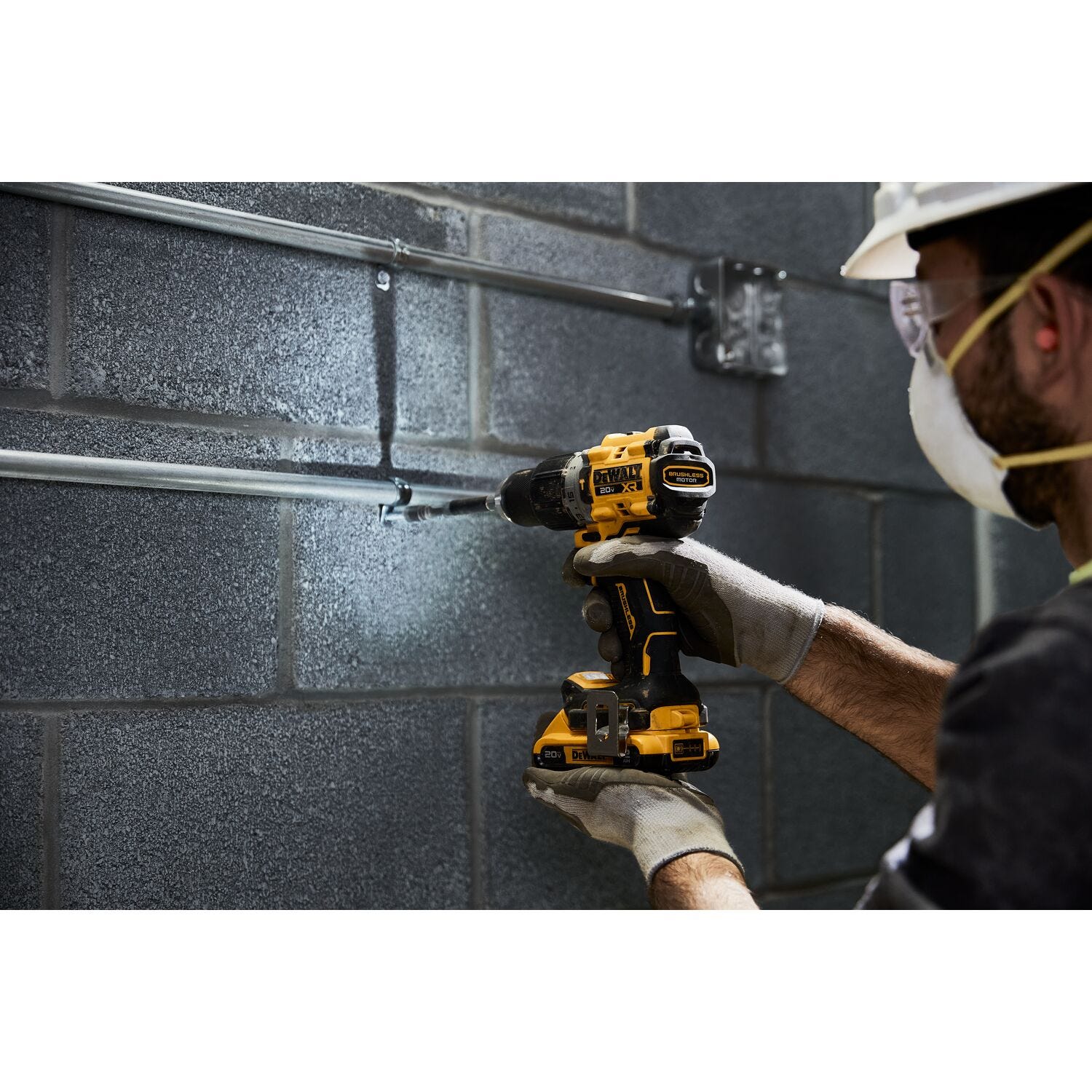 DeWalt DCD805D2 20V MAX* XR Brushless 1/2 in. Hammer Drill/Driver 2.0Ah Kit