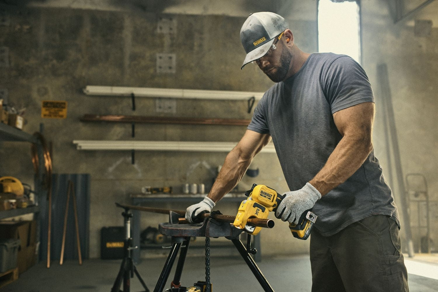 DeWALT DCE154B 20V MAX* XR 1/4-in. to 1-1/4-in. Copper Tubing Cutter, Tool Only