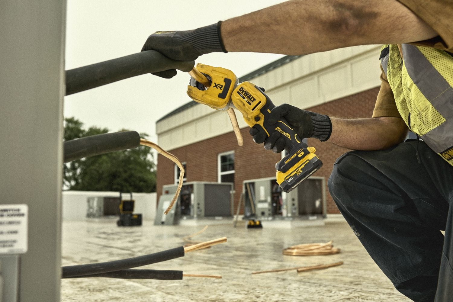 DeWALT DCE154B 20V MAX* XR 1/4-in. to 1-1/4-in. Copper Tubing Cutter, Tool Only