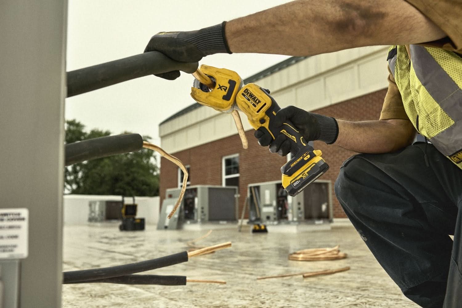DeWALT DCE154E1 20V MAX* XR 1/4-in. to 1-1/4-in. Copper Tubing