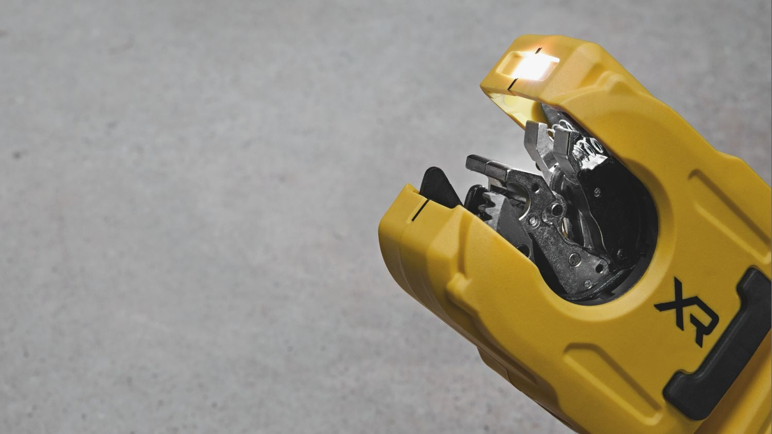 DeWALT DCE154B 20V MAX* XR 1/4-in. to 1-1/4-in. Copper Tubing Cutter, Tool Only