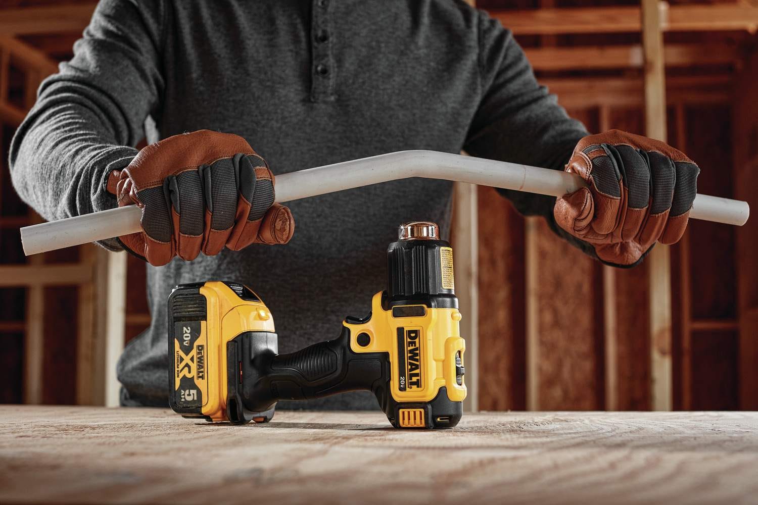 DeWalt DCE530P1 20V MAX Heat Gun 5.0ah Kit