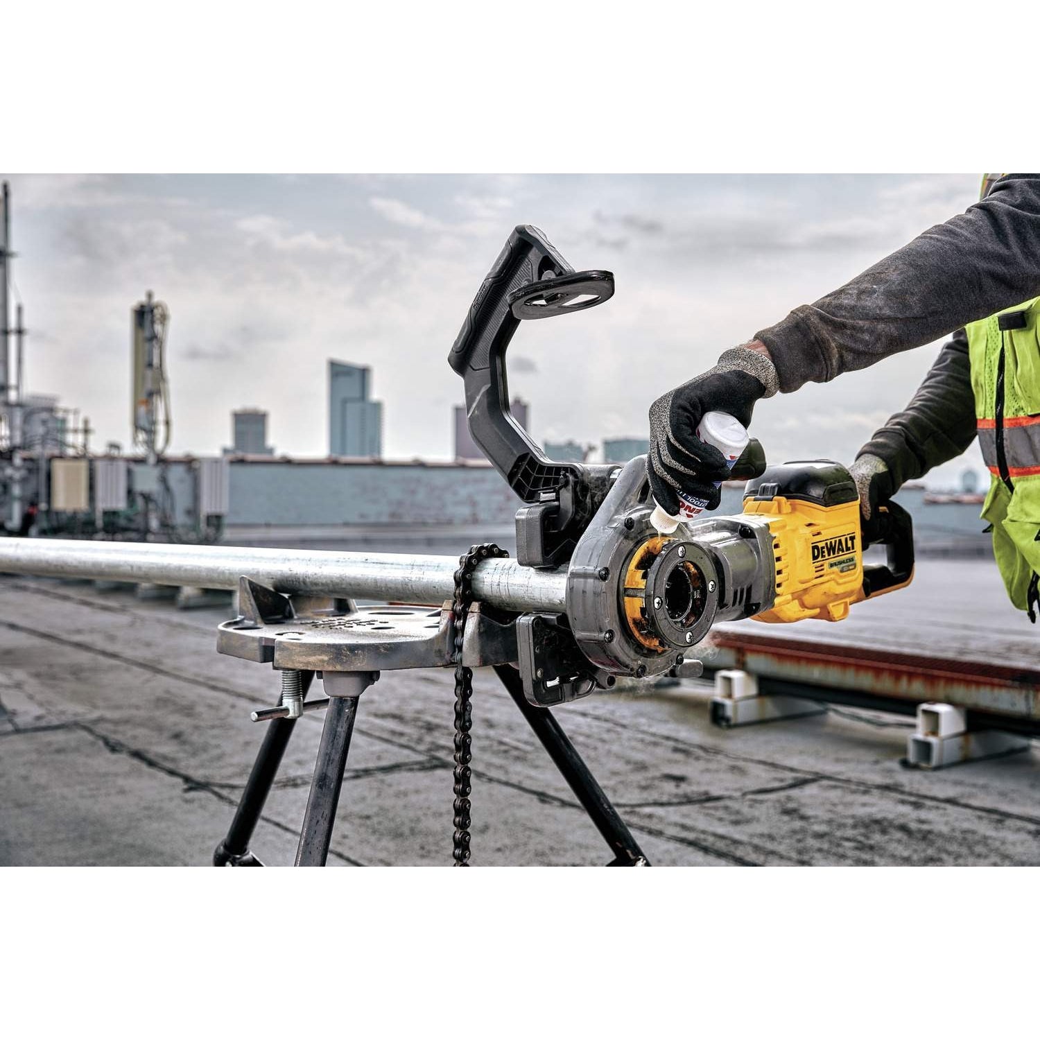 DeWalt DCE700X2 Flexvolt 60V MAX Cordless Pipe Threader Kit