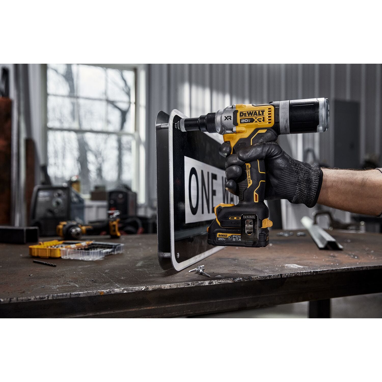 DeWalt DCF414GE2 20V MAX XR Brushless 1/4 in. Rivet Tool POWERSTACK 1.7Ah Kit