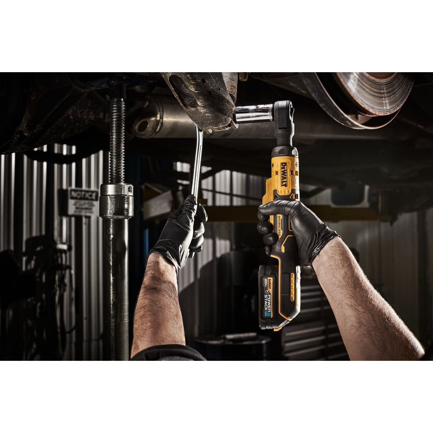 DeWalt DCF512GE1 ATOMIC 20V MAX Brushless 1/2 in. Ratchet POWERSTACK Oil-Resistant 1.7Ah Kit