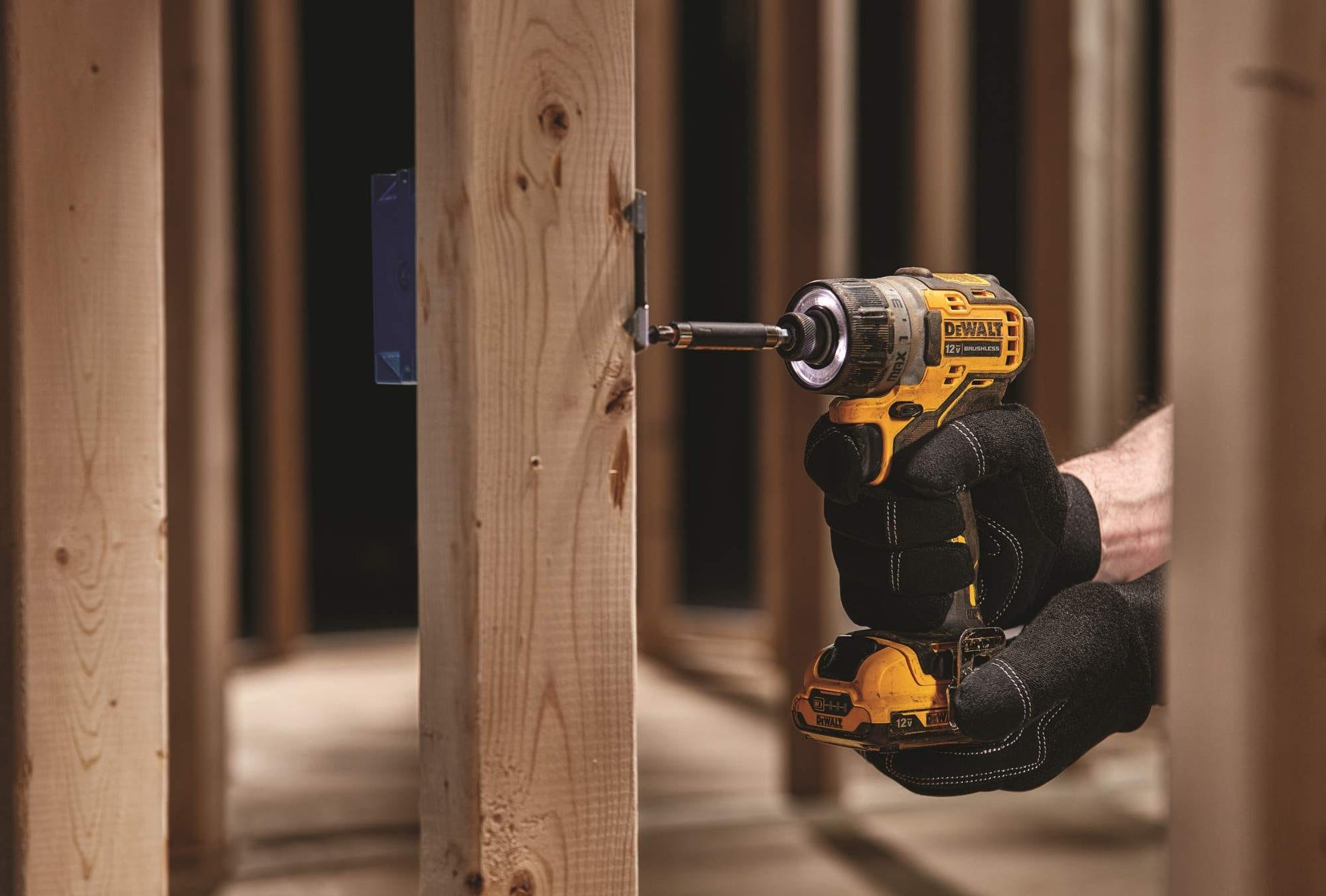 DeWALT DCF601F2 XTREME 12V MAX Brushless 1/4-inch Cordless Screwdriver 2.0Ah Kit