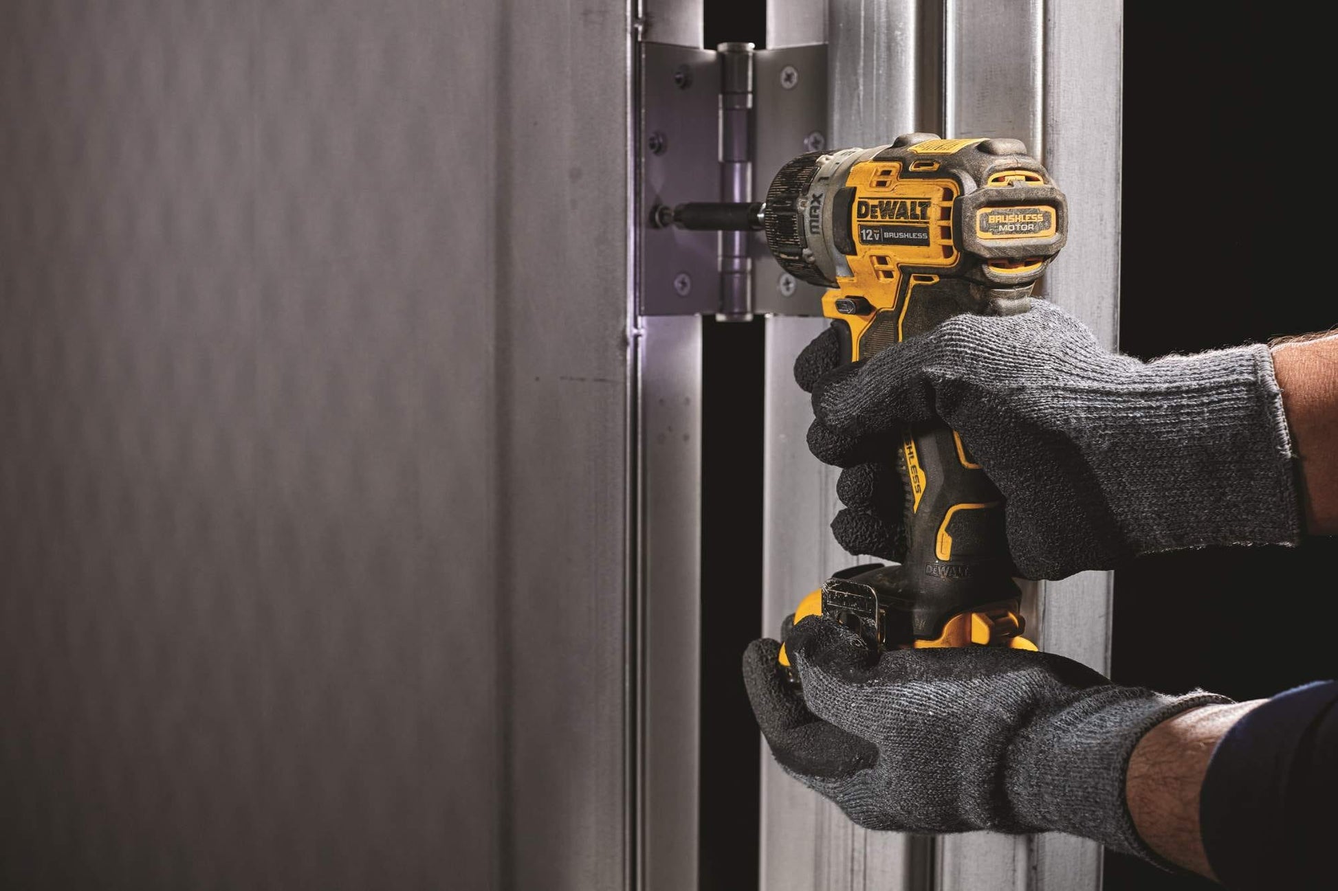 DeWALT DCF601F2 XTREME 12V MAX Brushless 1/4-inch Cordless Screwdriver 2.0Ah Kit