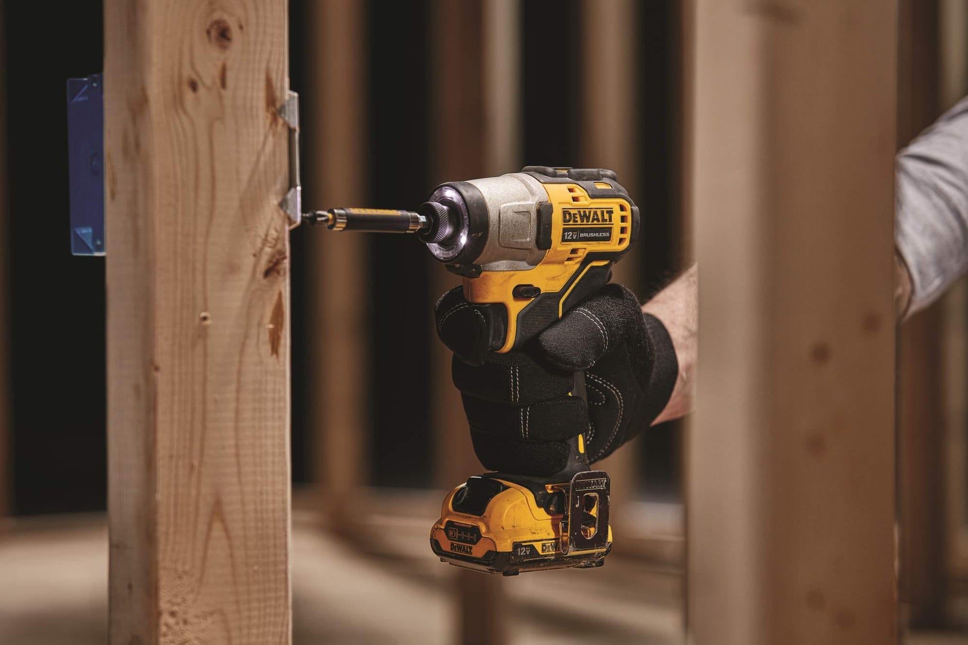 DeWALT DCF801F2 XTREME 12V MAX Brushless 1/4-inch Cordless Impact Driver 2.0Ah Kit