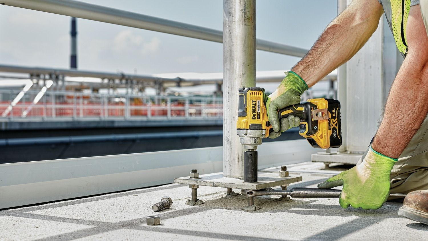 DeWalt DCF896P2 20V MAX Tool Connect 1/2-Inch Mid-Range Detent Pin Anvil Impact Wrench 5.0Ah Kit