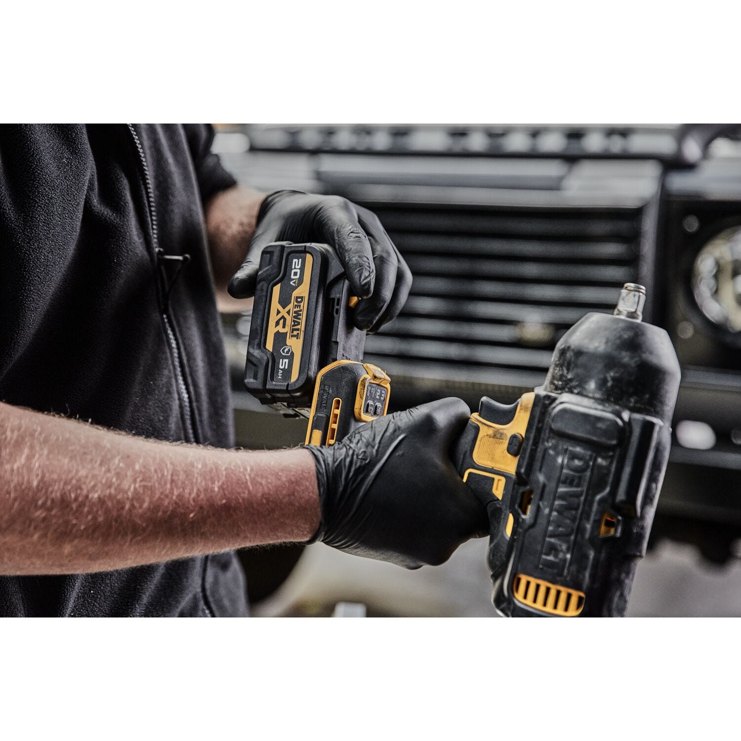 DeWalt DCF900GP2 20V MAX XR 1/2" High Torque Impact Wrench with Hog Ring Anvil 5.0Ah Kit