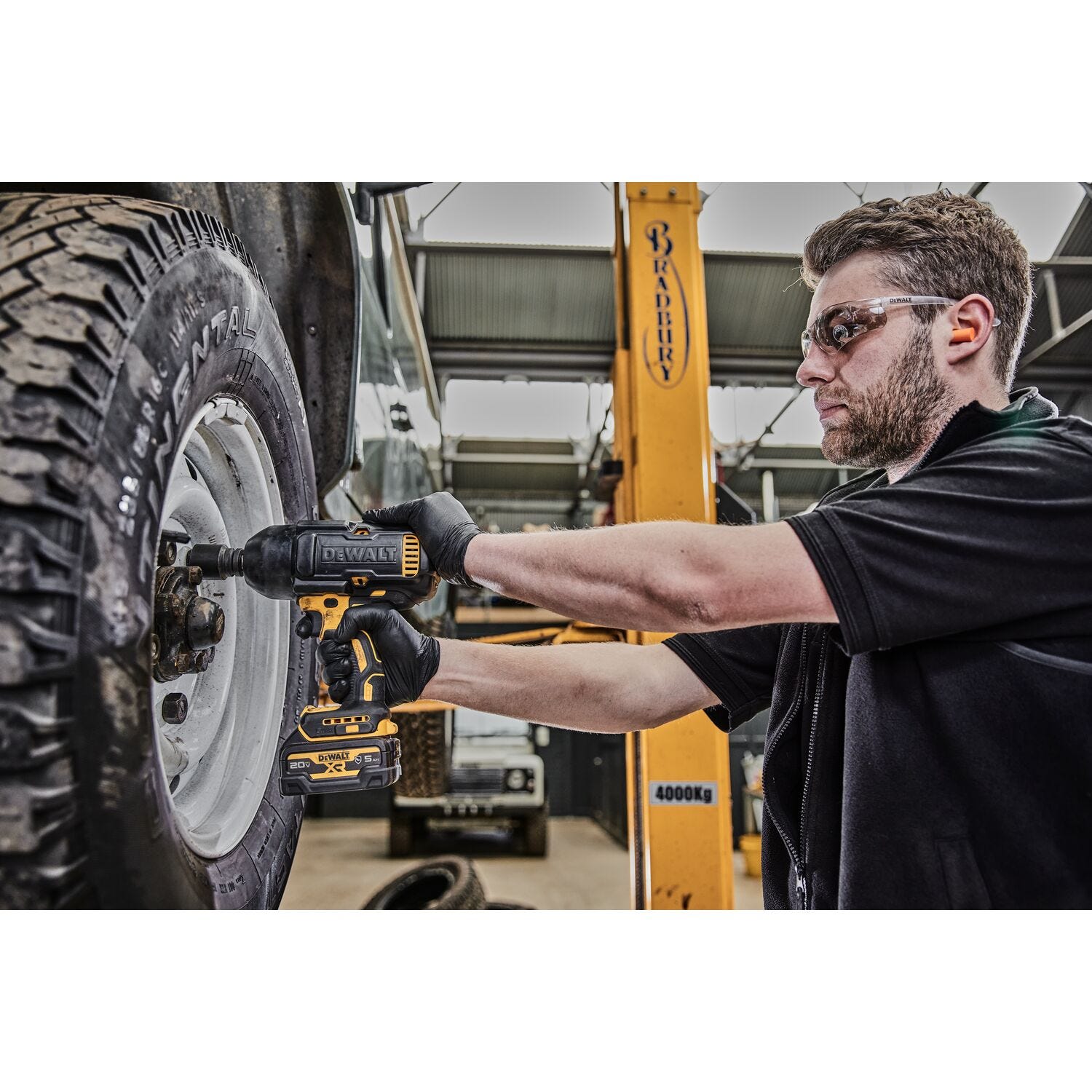 DeWalt DCF900GP2 20V MAX XR 1/2" High Torque Impact Wrench with Hog Ring Anvil 5.0Ah Kit