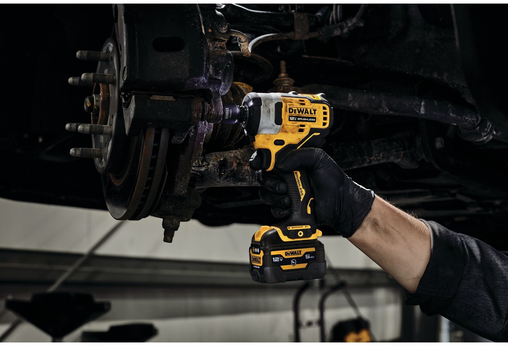DEWALT DCF901GJ1G1 XTREME 12V MAX Brushless 1/2-in. Cordless Impact Wrench 5.0Ah Kit