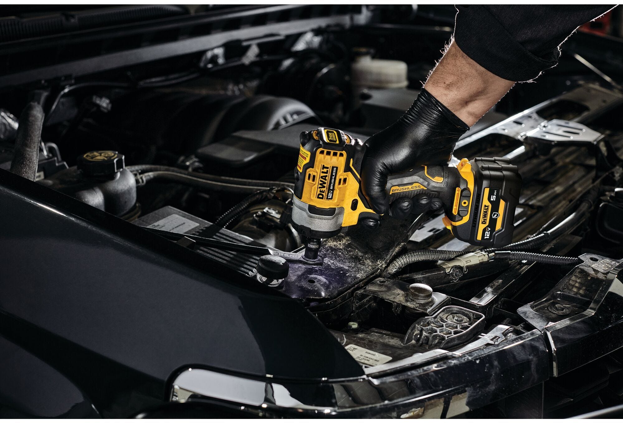 DEWALT DCF901GJ1G1 XTREME 12V MAX Brushless 1/2-in. Cordless Impact Wrench 5.0Ah Kit