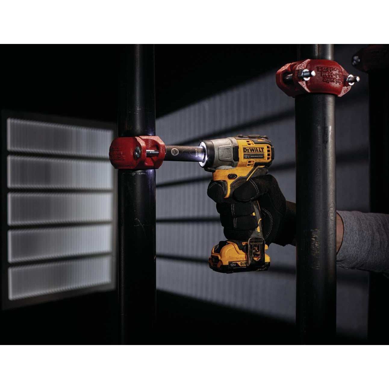 DeWALT DCF902F2 XTREME 12V MAX Brushless 3/8-inch Cordless Impact Wrench 2.0Ah Kit