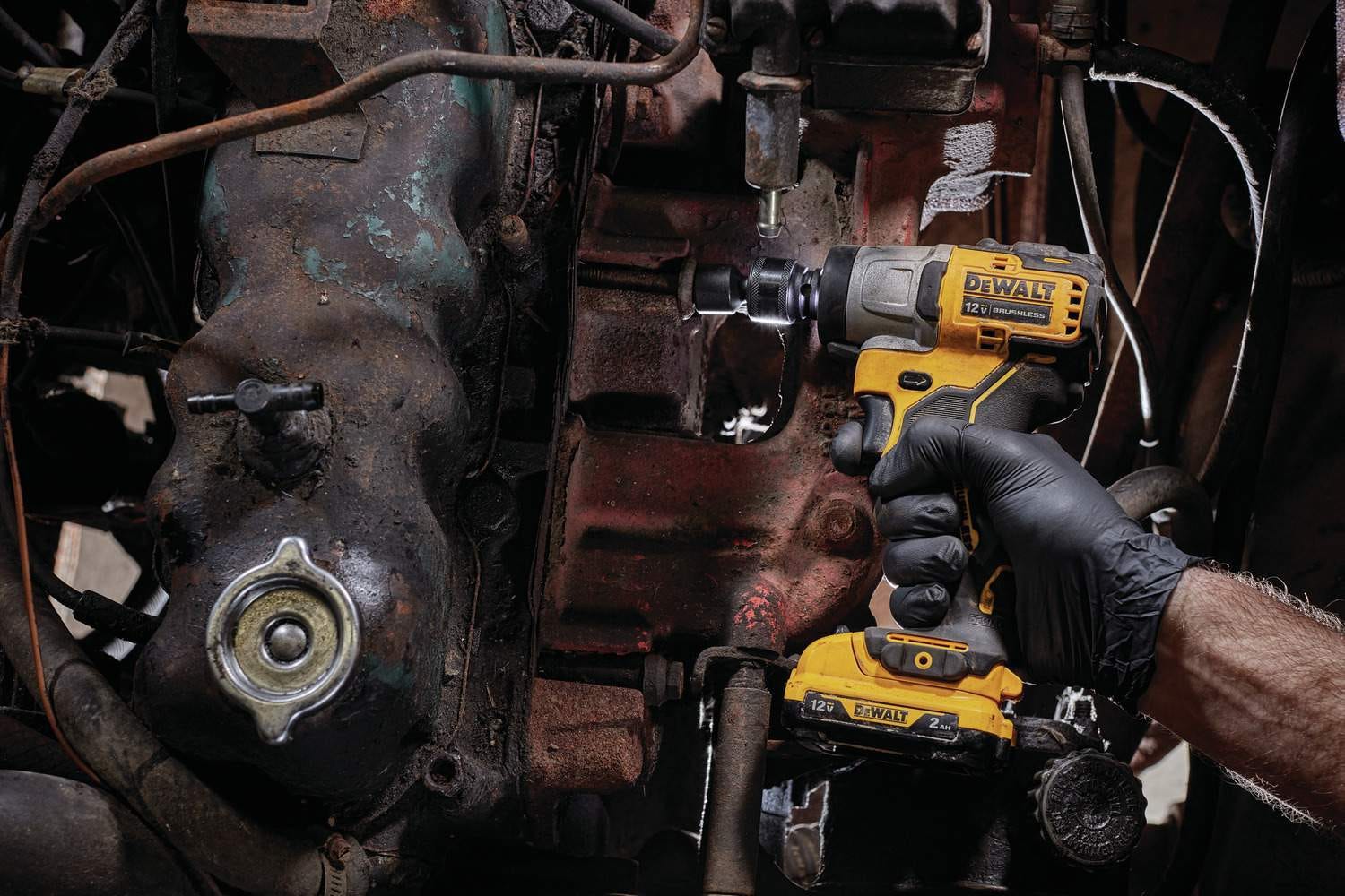 DeWALT DCF902F2 XTREME 12V MAX Brushless 3/8-inch Cordless Impact Wrench 2.0Ah Kit