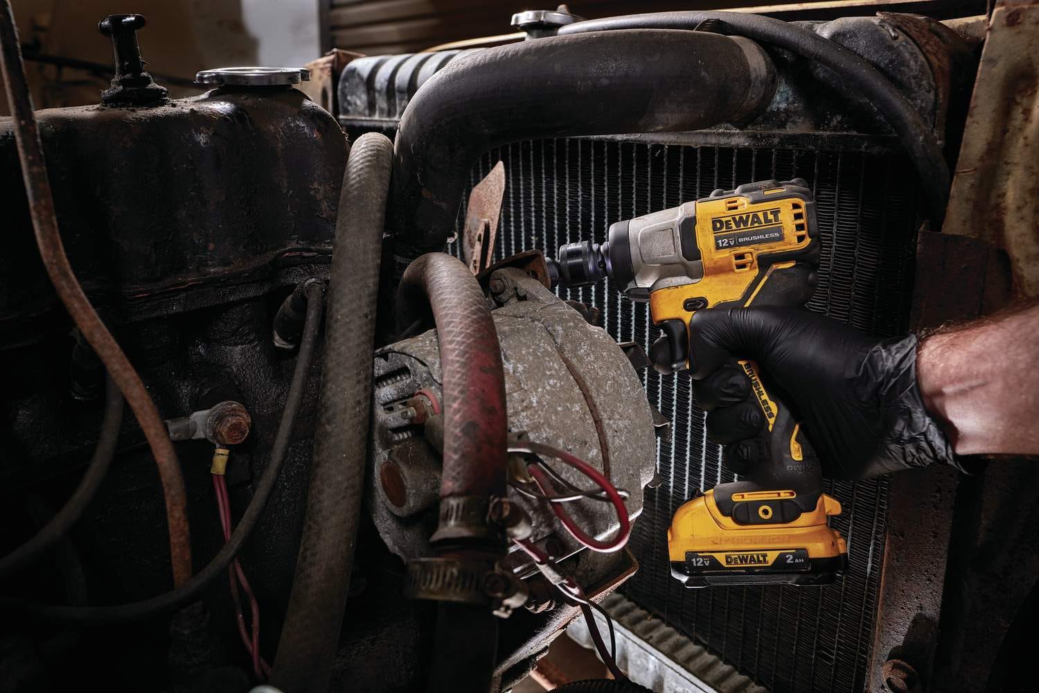 DeWALT DCF902F2 XTREME 12V MAX Brushless 3/8-inch Cordless Impact Wrench 2.0Ah Kit
