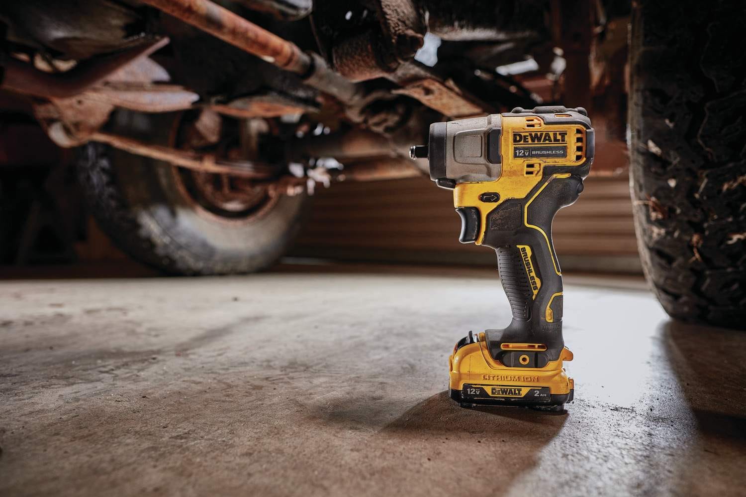 DeWALT DCF902F2 XTREME 12V MAX Brushless 3/8-inch Cordless Impact Wrench 2.0Ah Kit