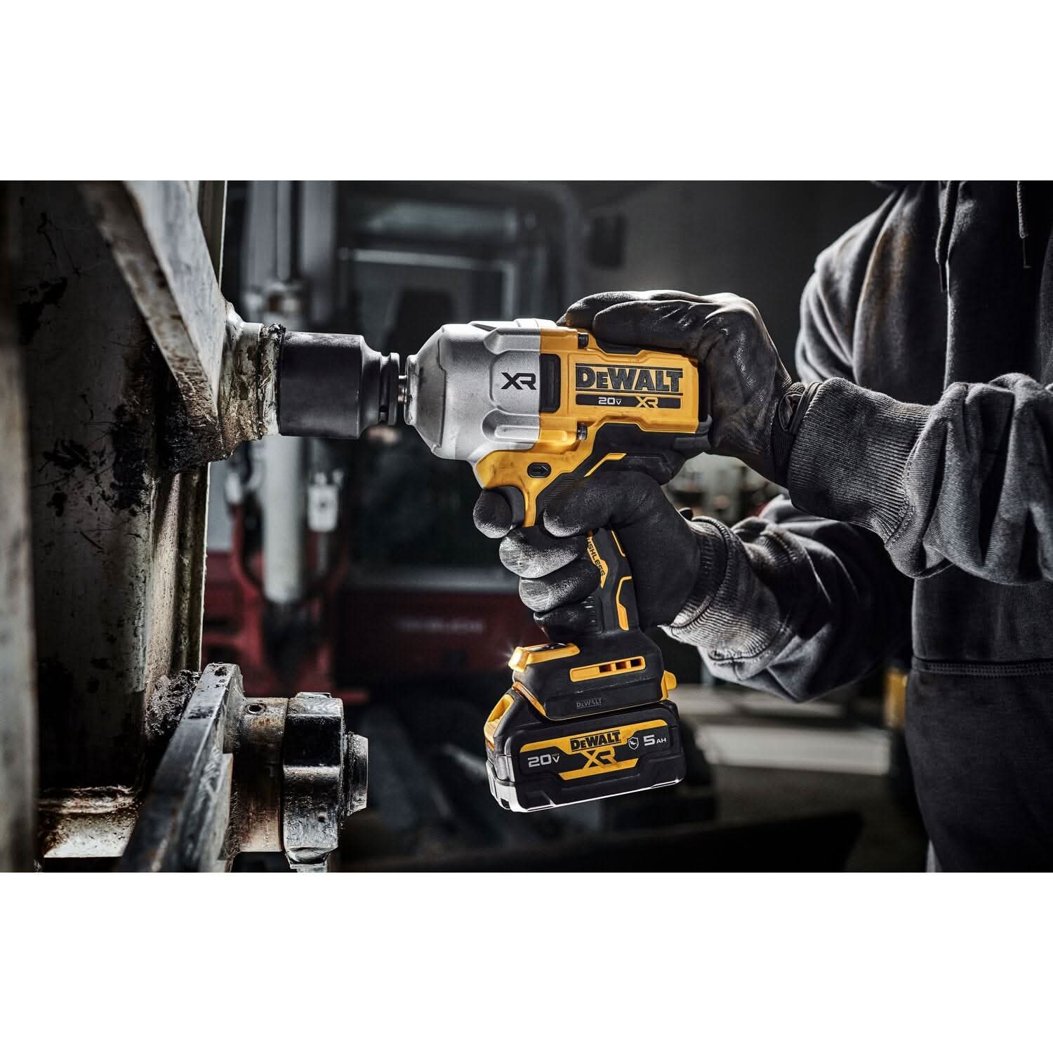 DeWalt 20V MAX XR Brushless 1/2 in. High-Torque Impact Wrench w/ Hog Ring Anvil POWERPACK 8.0Ah Kit