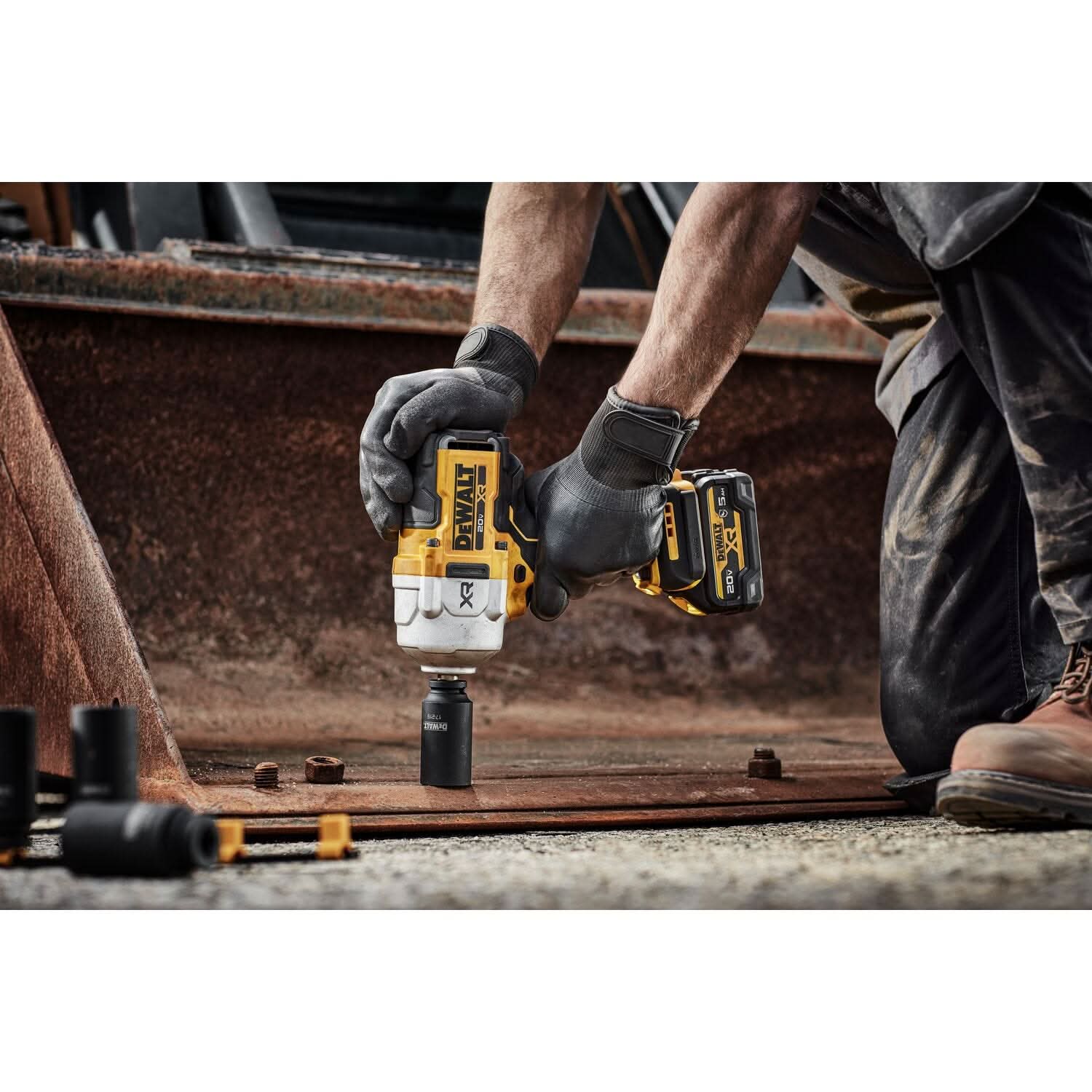 DeWalt 20V MAX XR Brushless 1/2 in. High-Torque Impact Wrench w/ Hog Ring Anvil POWERPACK 8.0Ah Kit