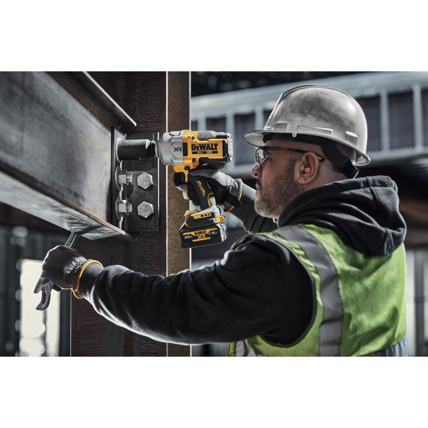 DeWalt 20V MAX XR Brushless 1/2 in. High-Torque Impact Wrench w/ Hog Ring Anvil POWERPACK 8.0Ah Kit