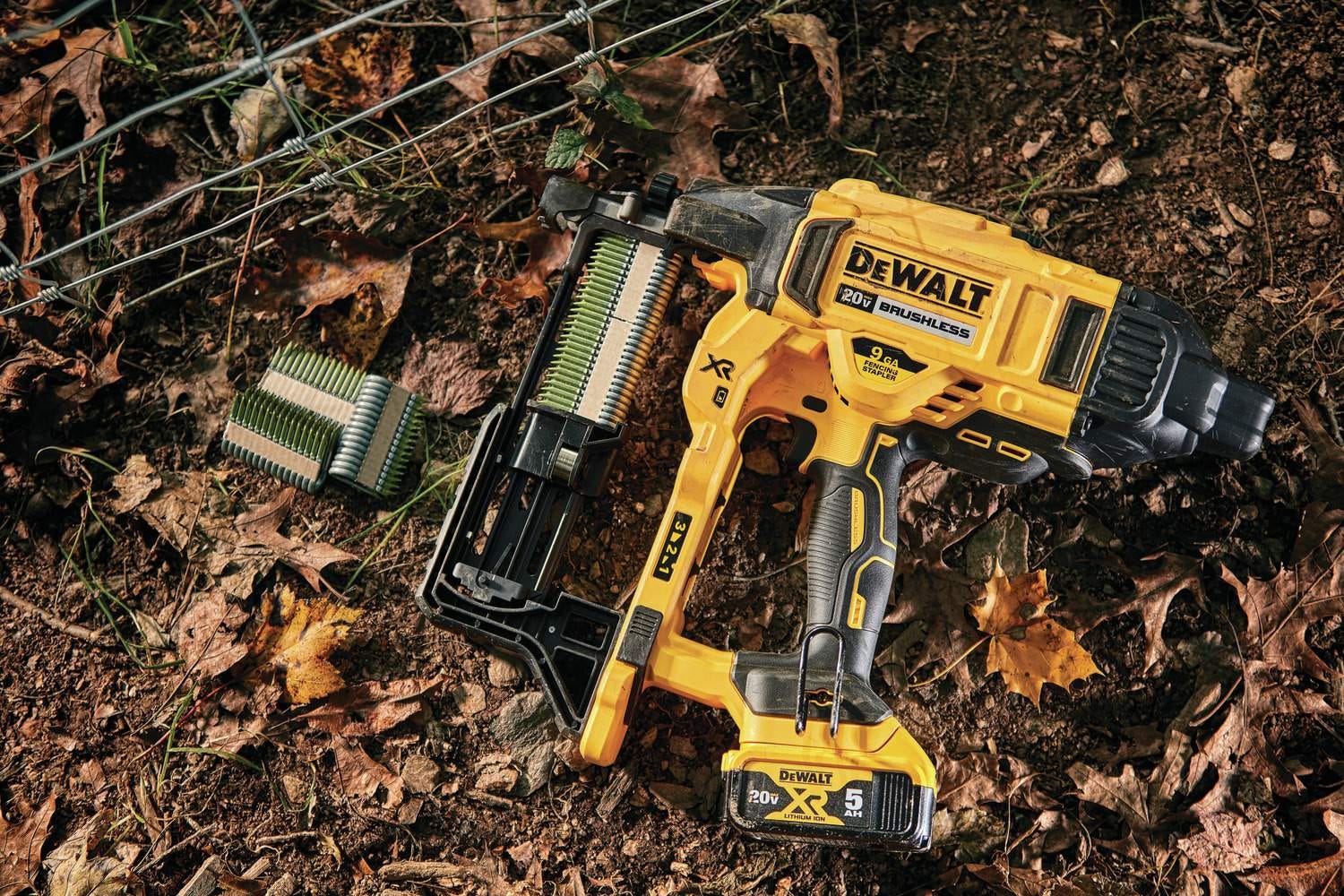 DeWALT DCFS950P2 20V MAX XR Brushless 9-Gauge Fencing Stapler