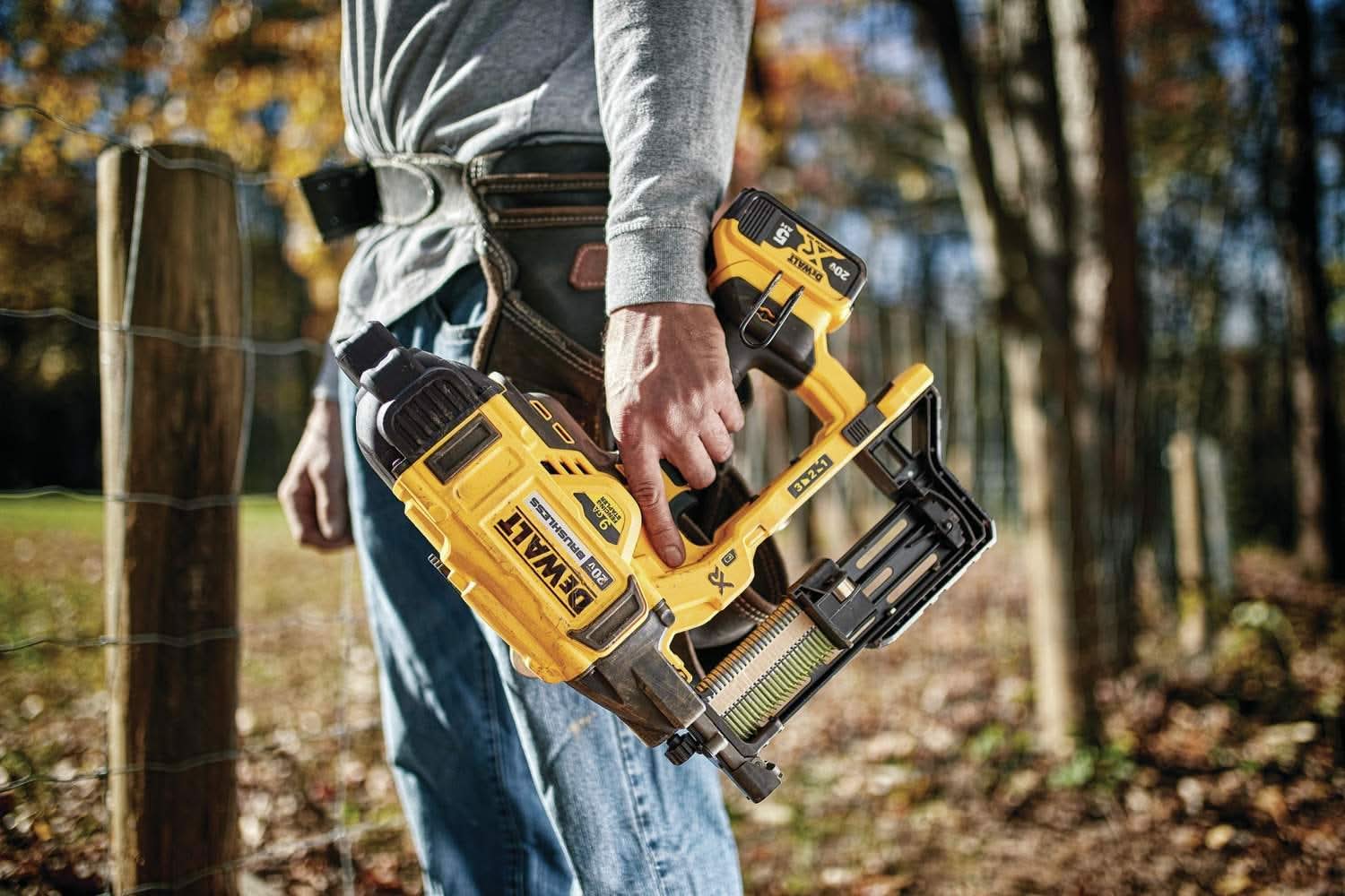 DeWALT DCFS950B 20V MAX XR Brushless 9-Gauge Fencing Stapler, Tool