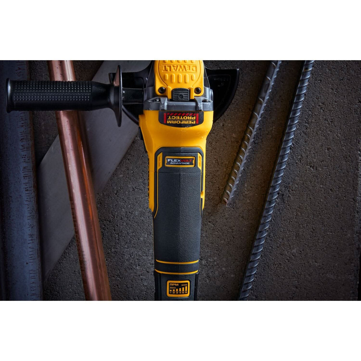 DeWalt DCG409VSB 20V MAX 4-1/2" / 5" Variable Speed Grinder with FLEXVOLT ADVANTAGE Technology, Tool Only