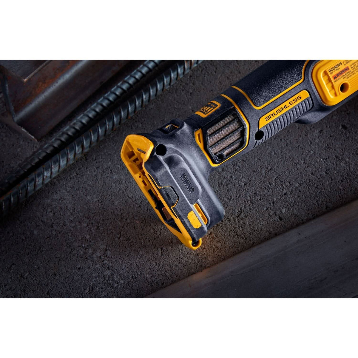 DeWalt DCG409VSB 20V MAX 4-1/2" / 5" Variable Speed Grinder with FLEXVOLT ADVANTAGE Technology, Tool Only