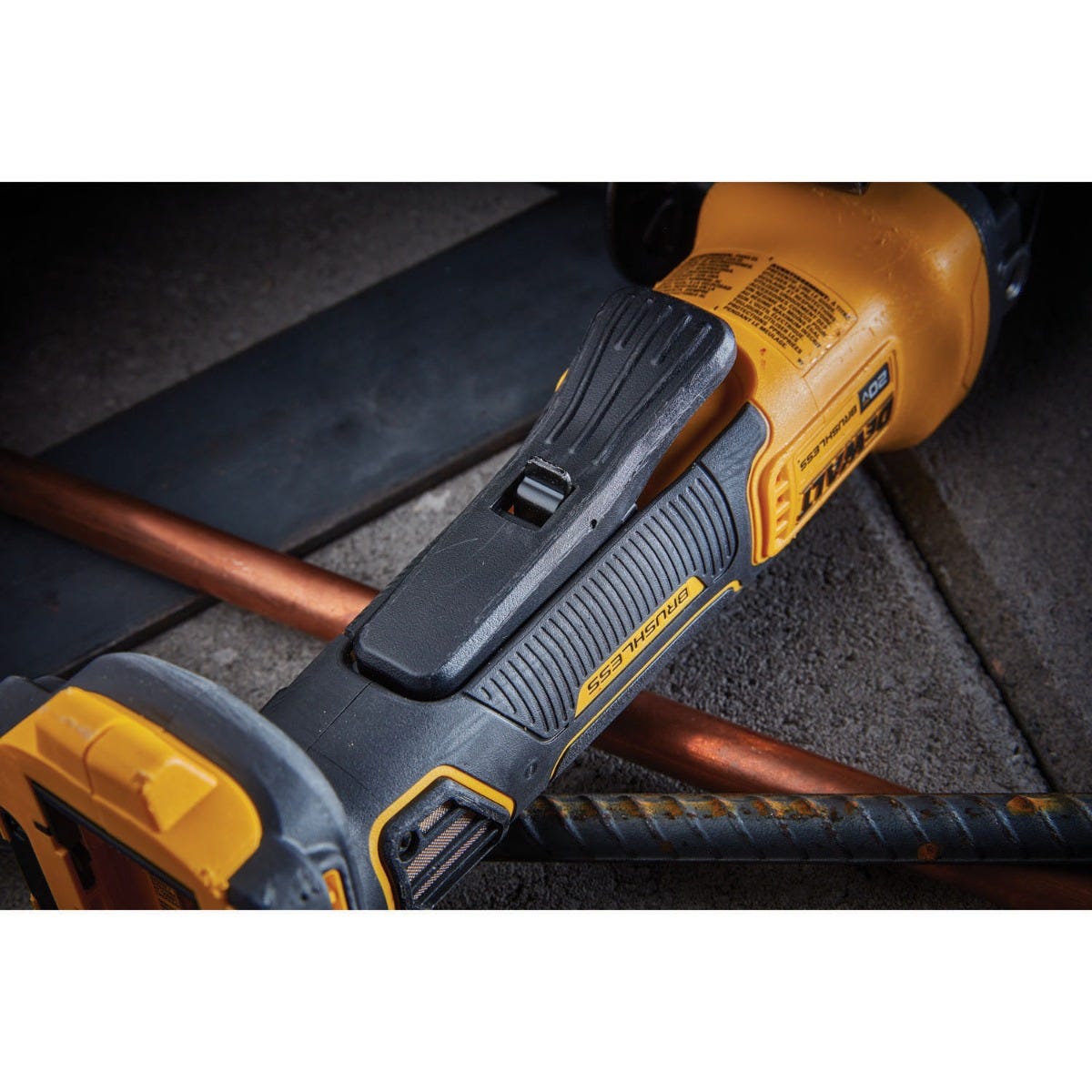 DEWALT DCG416B 20V MAX FlexVOLT Advantage XR Brushless Paddle Switch 5-Inch Small Angle Gringer, Tool Only