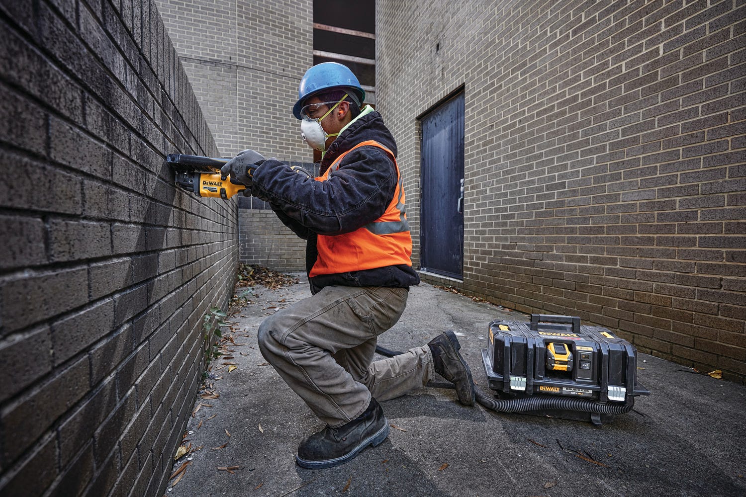DeWalt DCG418X1 Flexvolt 60V MAX Brushless 4-1/2" - 6" Cordless Grinder With Kickback Brake 9.0Ah Kit
