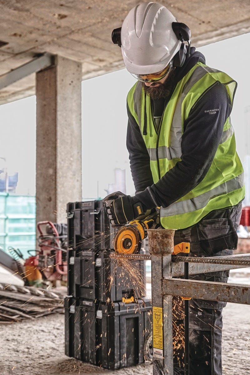 DeWalt DCG418X1 Flexvolt 60V MAX Brushless 4-1/2" - 6" Cordless Grinder With Kickback Brake 9.0Ah Kit
