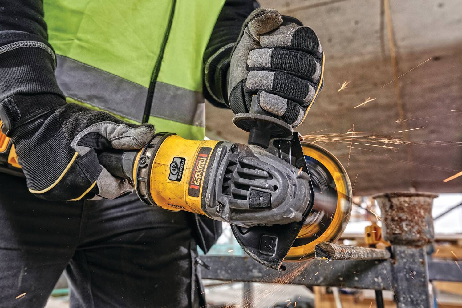 DeWalt DCG418X2 FLEXVOLT 60V MAX Brushless 4-1/2 in. - 6 in. Cordless Grinder 9.0Ah Kit