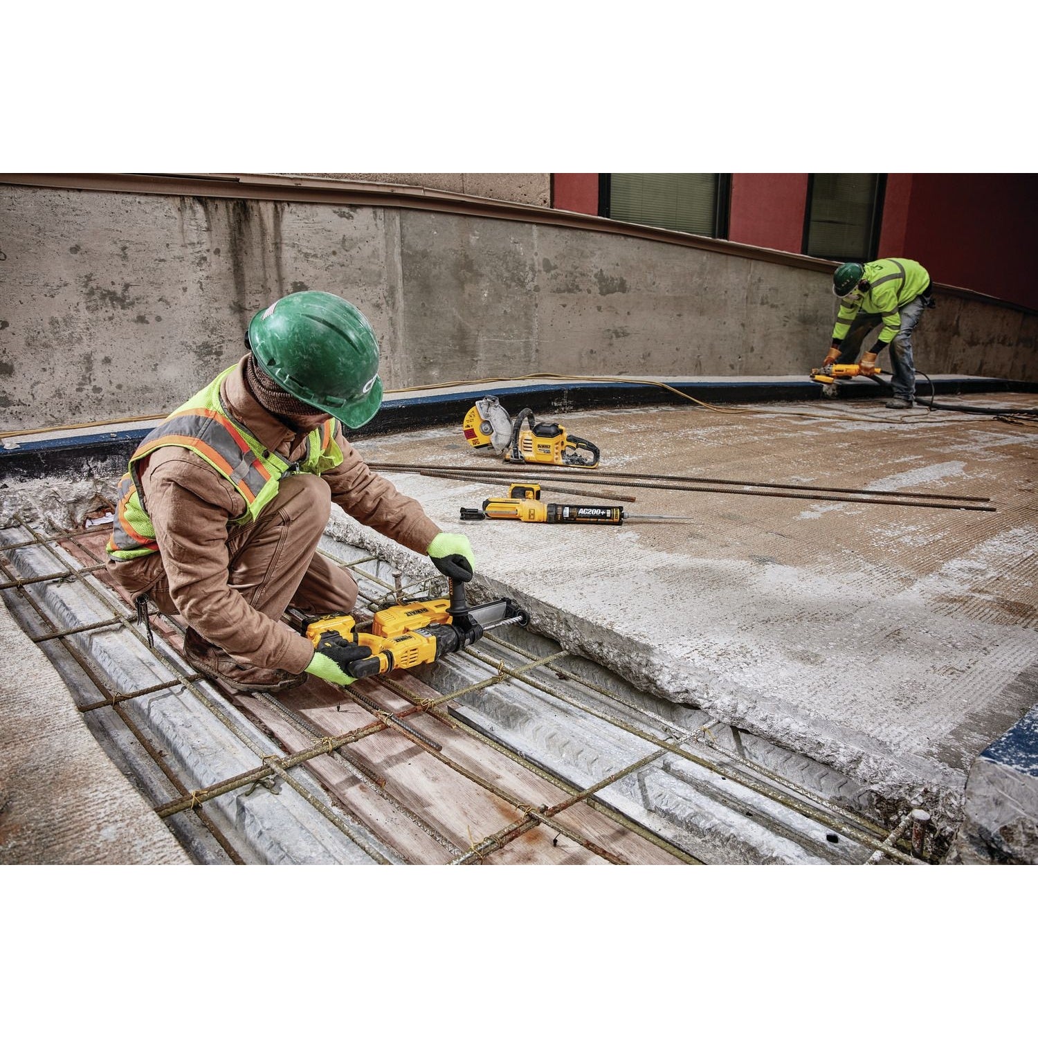 DeWalt DCH263R2DH 20V MAX XR Brushless 1-1/8-Inch SDS Plus D-Handle Rotary Hammer + Dust Extractor 6.0Ah Kit