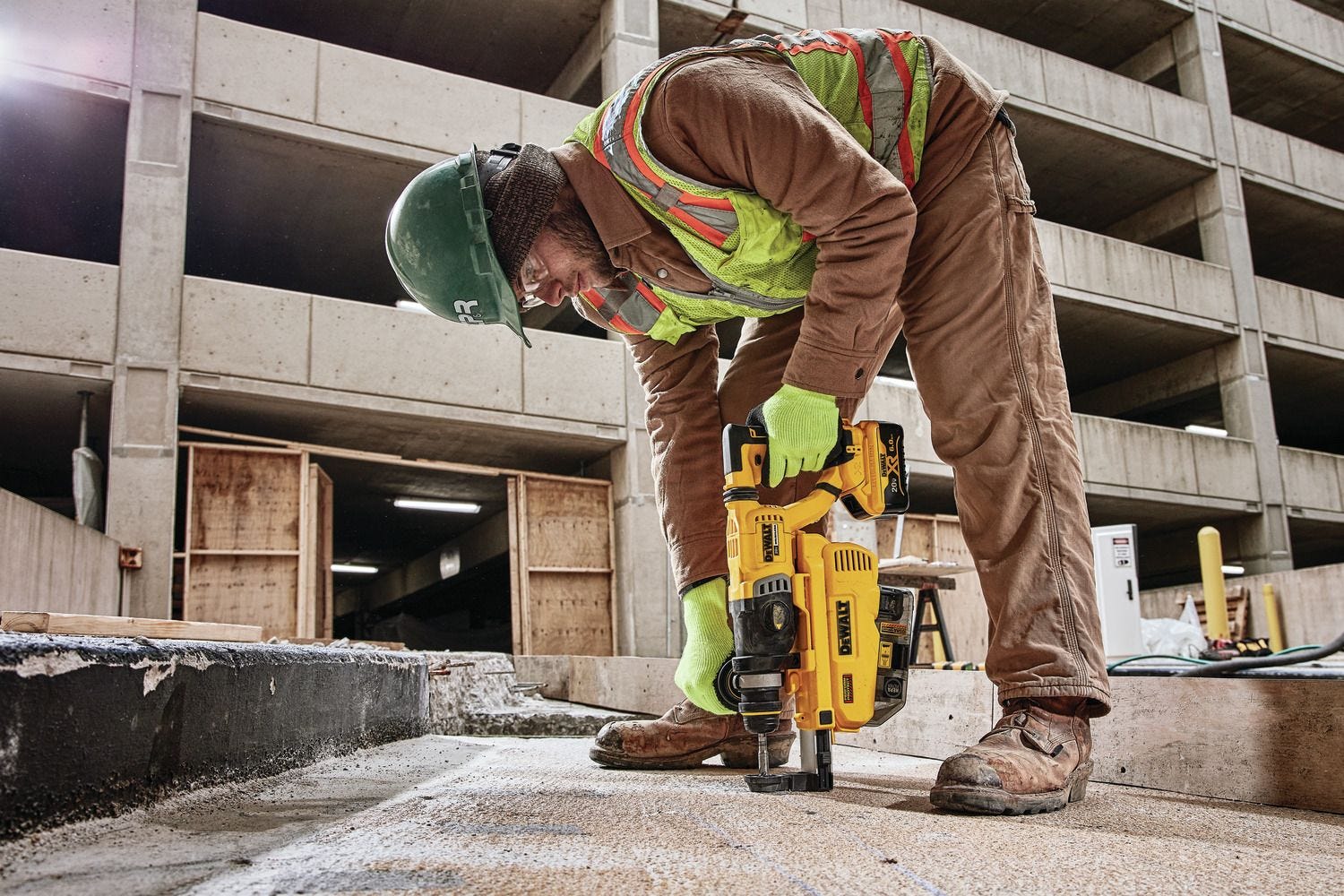 DeWalt DCH263R2DH 20V MAX XR Brushless 1-1/8-Inch SDS Plus D-Handle Rotary Hammer + Dust Extractor 6.0Ah Kit