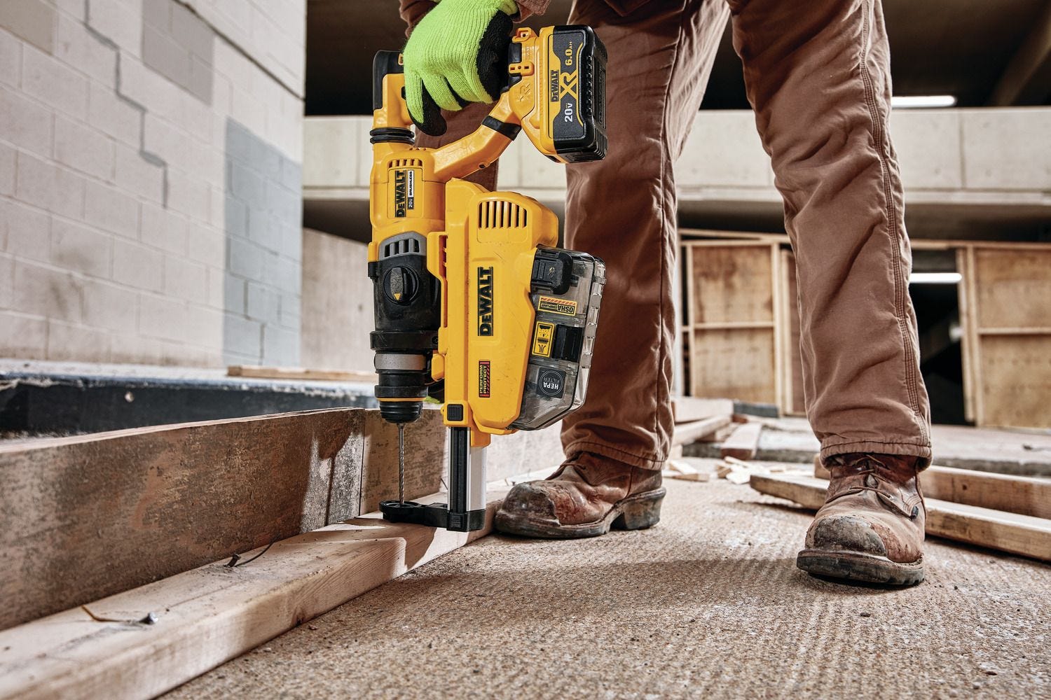 DeWalt DCH263R2DH 20V MAX XR Brushless 1-1/8-Inch SDS Plus D-Handle Rotary Hammer + Dust Extractor 6.0Ah Kit
