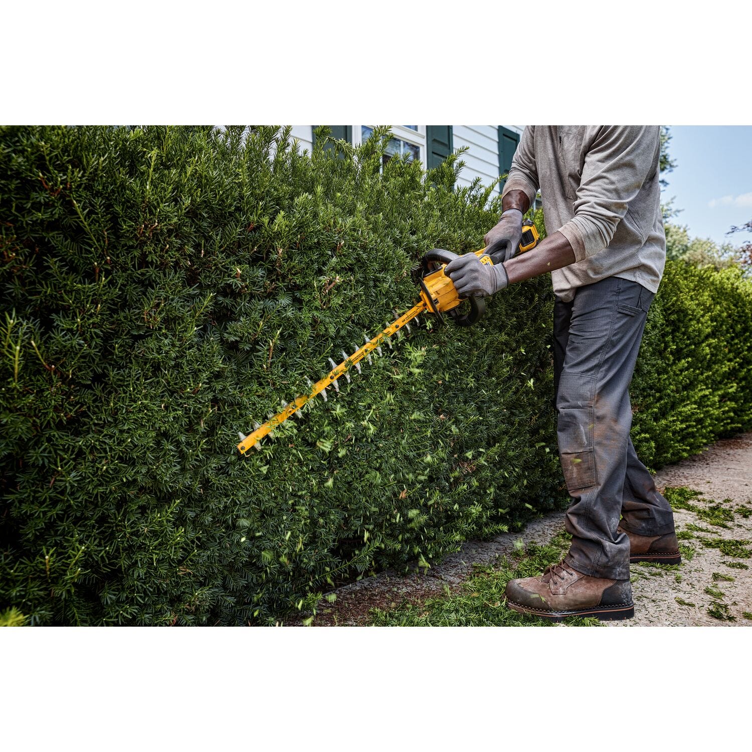 DeWalt DCHT870B FLEXVOLT 20V/60V MAX 26 in. Brushless 26 in. Hedge Trimmer, Tool Only