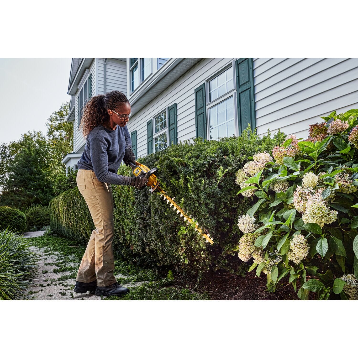 DeWalt DCHT870B FLEXVOLT 20V/60V MAX 26 in. Brushless 26 in. Hedge Trimmer, Tool Only