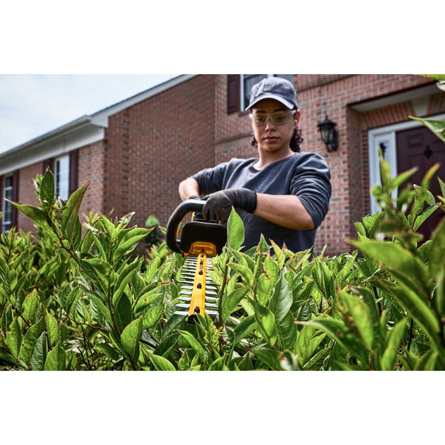 DEWALT DCHT870B FLEXVOLT Hedge Trimmer - Thumbnail 4