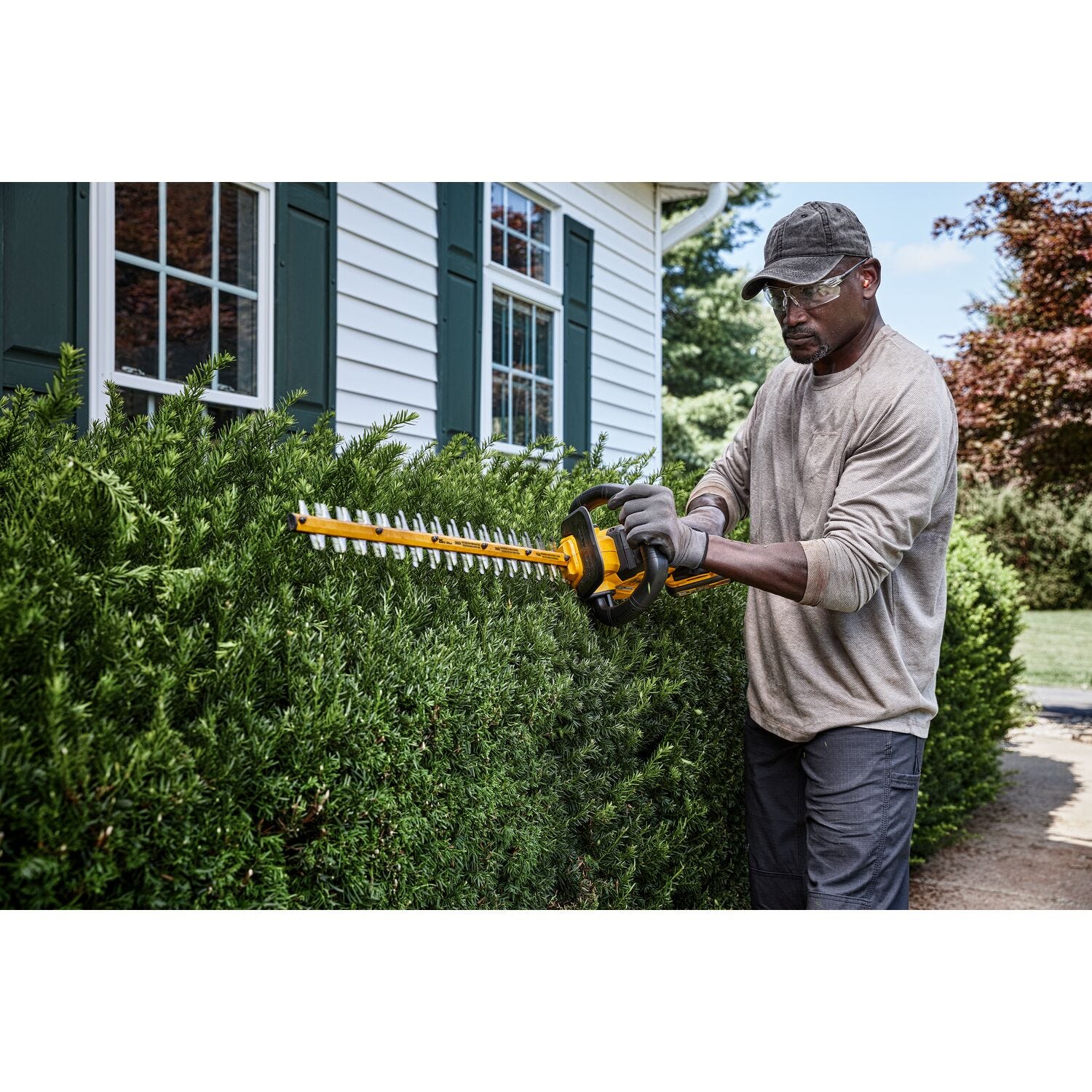 DeWalt DCHT870T1 FLEXVOLT 20V/60V MAX 26 in. Brushless 26 in. Hedge Trimmer 6.0Ah Kit