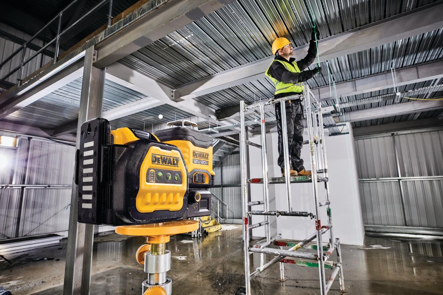Dewalt DCLE34030G DEWALT 12V / 20V MAX 3x360-Degree Green Laser 2.0Ah Kit